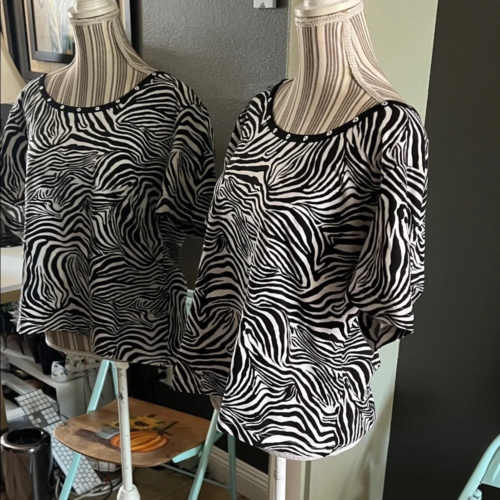 St. John Black and White Zebra Print Short Sleeve Top - Picture 2 of 8